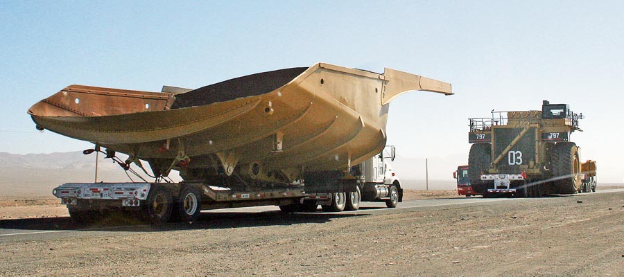 Imagen de archivo de un transporte especial de Hipertrans Andina.
