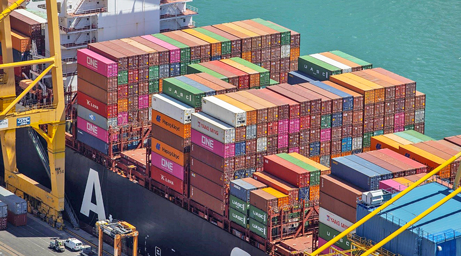 Puerto de Barcelona contenedores