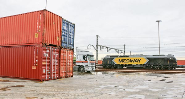 Una locomotora de Medway en la terminal de Fuente de San Luis (Valencia). 