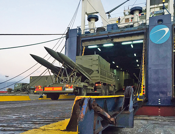 Traslado de unidades del Ejército español por vía marítima. Foto: Ejército de Tierra
