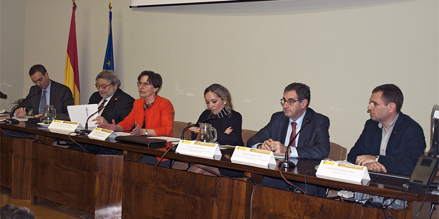 Rafael Barbadillo (Confebus), Manel Villalante (Renfe), Mercedes Gómez (Ministerio de Transportes), Arancha García (Anfac), Carmelo González (Comité Nacional) y Antonio Rodríguez (ATUC), durante el acto de presentación del 'Observatorio del transporte y la logística de España'.