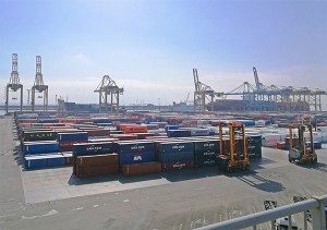 La terminal está ubicada en el muelle Sur.