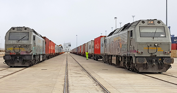 El primer convoy que recupera el servicio Algeciras-Madrid parte hoy mismo desde Isla Verde Exterior. 