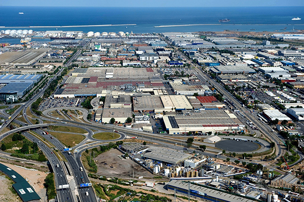 Vista aérea planta de Nissan en la Zona Franca.