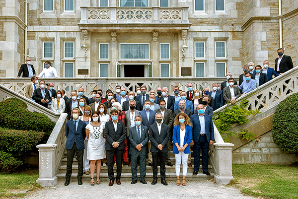 Foto de familia de los directivos de las autoridades portuarias y Puertos del Estado.