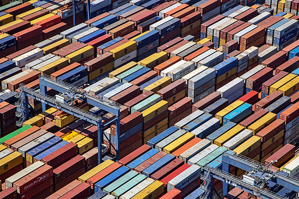 Las exportaciones aguantan mejor que las importaciones.