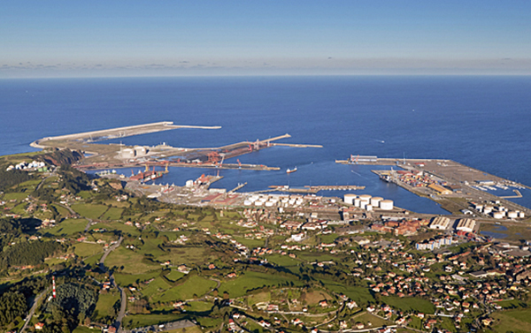Vista aérea del puerto de Gijón.
