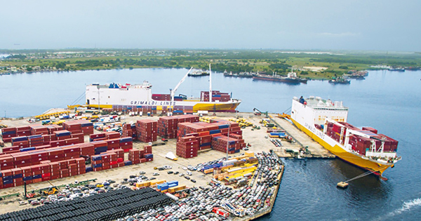 Imagen de dos buques de Grupo Grimaldi en la terminal que gestiona en Lagos (Nigeria).