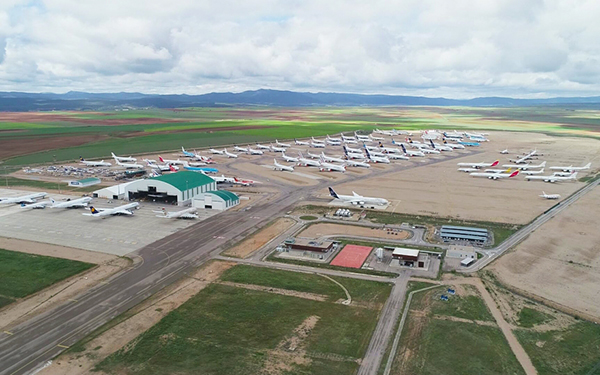 El aeropuerto de Teruel está especializado en el estacionamiento de aeronaves. 
