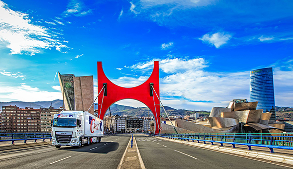 Transportes Cruz operará con una flota de 270 camiones tras incorporar a Eurosol Cargo.