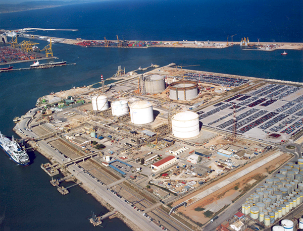 Planta de Enagás en el muelle del la Energía.