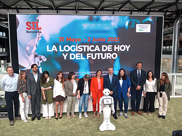 Pere Navarro y Blanca Sorigué con todo el equipo del Consorci que hace posible el SIL.