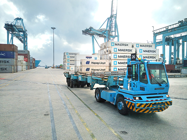 Operaciones terrestres en la instalación de APM Terminals Algeciras.