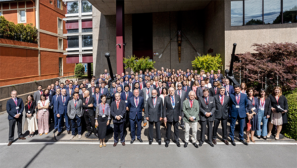 Imagen de la convención anual del grupo Erhardt, celebrada en el 