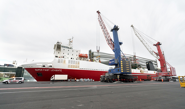 Operativa en el puerto de Bilbao del buque