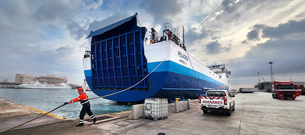El 'Pelagos', con capacidad para 100 remolques, cubre el servicio.