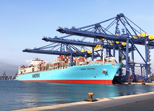 Muelle de Llovera, operado por APM Terminals Valencia.