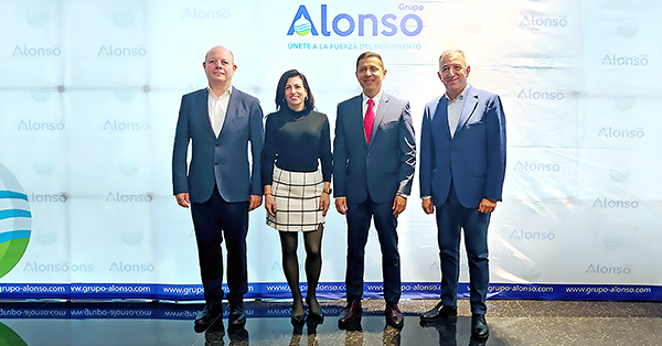 Parte del equipo de Alonso Forwarding USA junto a Pedro López (CEO Alonso Forwarding) y Jorge Alonso (CEO Grupo Alonso).