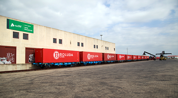 Un tren completo de Boluda en la terminal de Jerez.