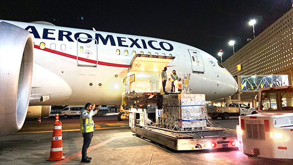 El tráfico aéreo es uno de los principales medios de transporte para el flujo de productos farmacéuticos.