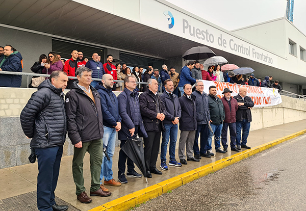 Toda la comunidad portuaria y logística de Algeciras mostró ayer su rechazo a la actual situación del PIF.