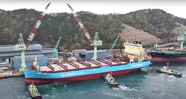 Imagen del primer buque de Maersk con motor dual que permite emplear metanol verde.
