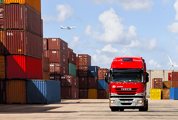 Arcese completará su servicios en el mercado español con el transporte marítimo y aéreo.