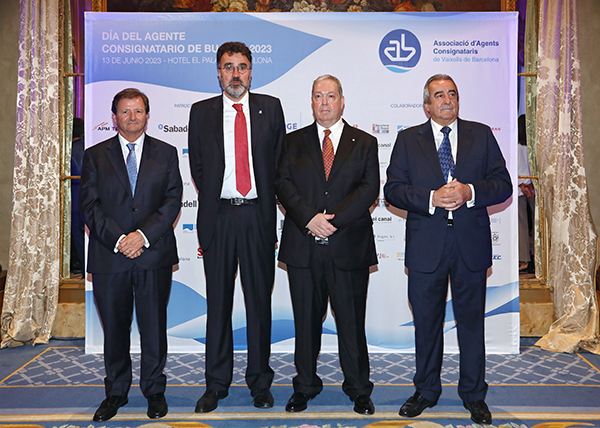 Jordi Trius y Lluis Salvadó con los presidentes del Colegio de Agentes de Aduanas y de Ateia. 