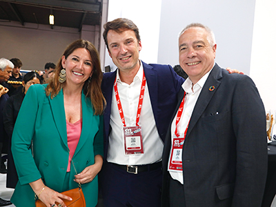 El director general de Transporte XXI, Javier Miranda, con Blanca Sorigué y Pere Navarro.