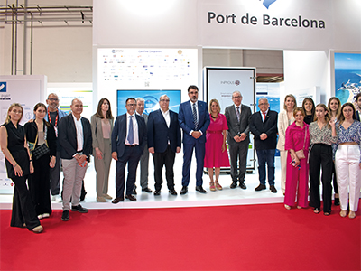 Foto de familia del Puerto de Barcelona, con el presidente Lluís Salvadó en el centro.
