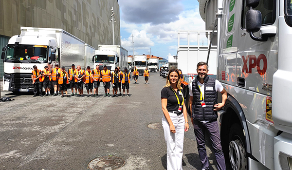 Jean-Baptiste Hocquaux, el director de logística de eventos de XPO en Europa, junto con Beatriz Armijo, directora de comunicación, en Bilbao.