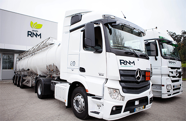 El grupo RNM opera con una flota propia que supera el centenar de camiones.