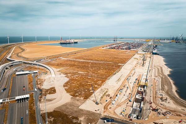 terminal en Prinses Amaliahaven en Maasvlakte en el puerto de Rotterdam