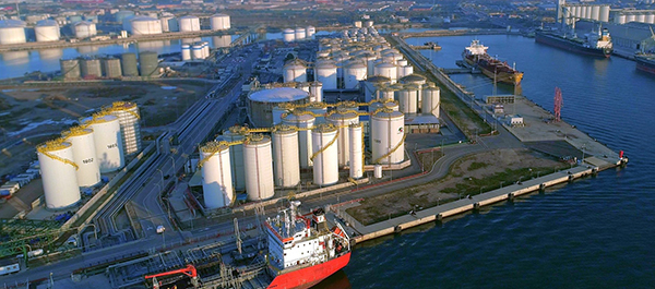 Vista aérea de las instalaciones en el muelle de la Química del puerto de Tarragona.