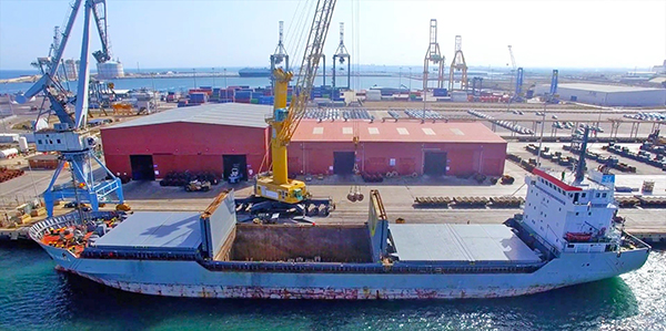 Operaciones de Noatum en la primera dársena del puerto de Sagunto.