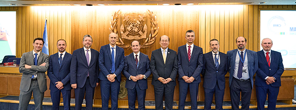 Delegación española con secretario general y presidente del Consejo de la OMI