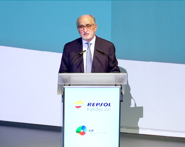 Antonio Brufau, presidente de Repsol, durante su intervención en el Foro Luso-Español, organizado por la Fundación Corell, Fundación Repsol y CIP. 