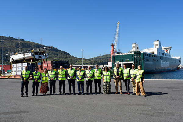 El puerto de Bilbao se tiñe de verde