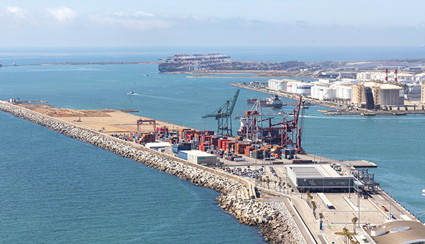 La red de media tensión llegará al muelle Adosado (en primer término) a través de una conexión con el muelle de la Energía.