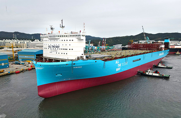 Botadura del primer oceánico de Maersk con motor dual para metanol verde en 