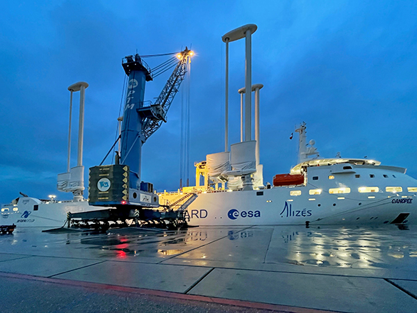 Imagen de la operativa de Pérez Torres Marítima en Vigo con el buque 