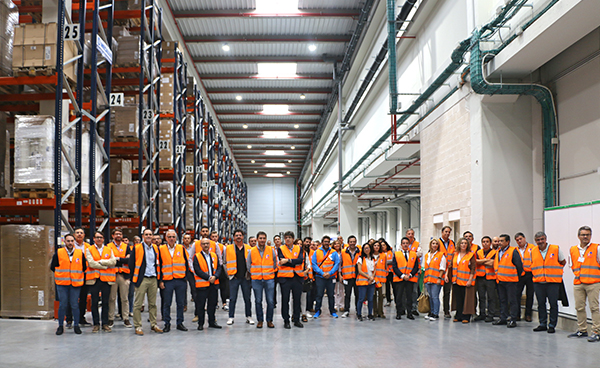 Asistentes a la inauguración del almacén de In Side Logistics en Valencia.