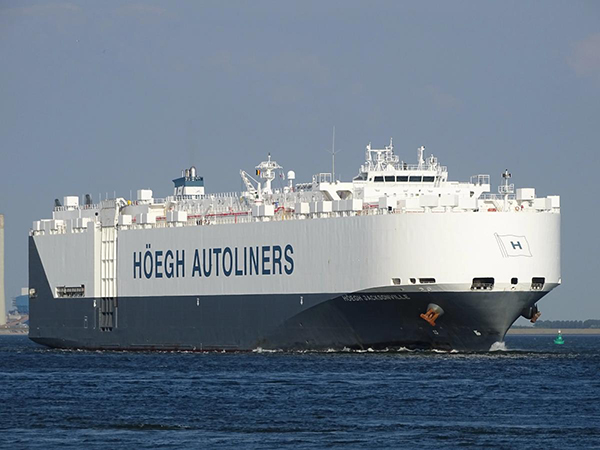Höegh Autoliners opera con una flota de 40 buques portavehículos.