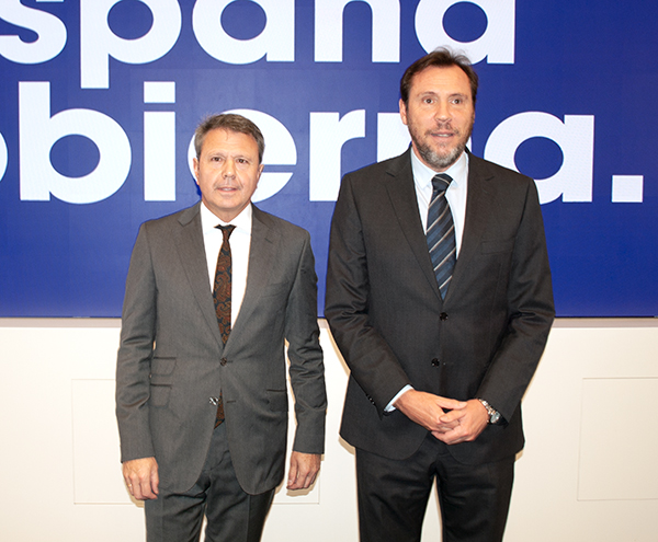 El ministro de Transportes y Movilidad Sostenible, Óscar Puente, junto al nuevo secretario de Estado, José Antonio Sámano. 