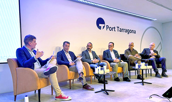 El puerto de Tarragona se adhiere a la iniciativa 'El Conductor al Frente'