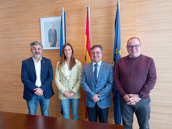 el consejero de Fomento, Alejandro Calvo; la concejala de Gijon, Ángela Pumariega; el presidente de la autoridad portuaria de Gijón, Laureano Lourido, y el presidente del Puerto de Avilés, Santiago Rodríguez.