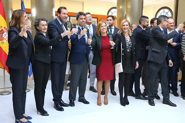 Puente presidió la tradicional copa de navidad junto a la comunidad portuaria y logística, acto en el que anunció el desbloqueo de la terminal norte.