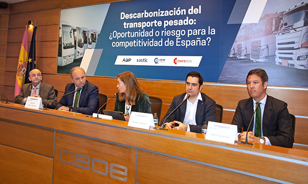 Ángel González (Ontime), Ignacio Pérez-Carasa (Alsa), Cristina Rivero (CEOE), Héctor Cebrián (Sesé) y Jaime Sánchez (Iveco). 