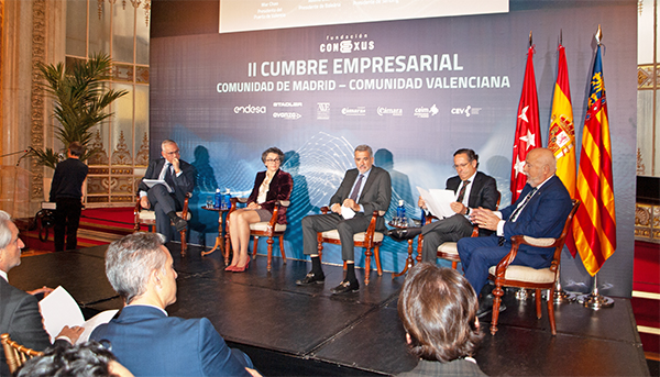 Josep Vicent Boira, comisionado del Gobierno para el Corredor Mediterráneo; Mar Chao, presidenta del puerto de Valencia; Adolfo Utor, presidente de Balearia; Juan Pablo Lázaro, presidente de Sending; y Francisco Lorente, presidente de MSC España, durante la cumbre empresarial celebrada en el Real Casino de Madrid. 