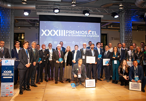 Foto de grupo de galardonados, finalistas, jurado y miembros del CEL en en el marco de los XXXIII Premios CEL a la Excelencia Logística.